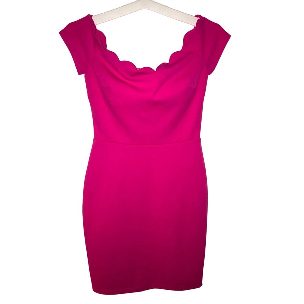 Camille La Vie off the shoulder scallop slim cocktail dress size 3/4 hot pink